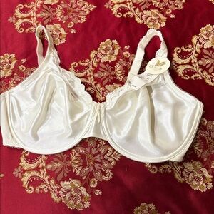 Wacoal Ivory Satin underwire Bra sz 38D NWT